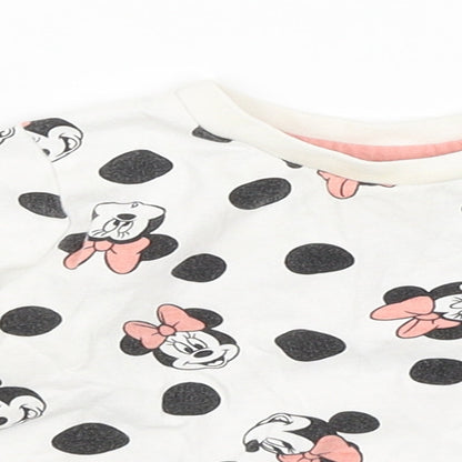 Close-up detail of Primark Baby White Basic T-Shirt, size 9-12, Months