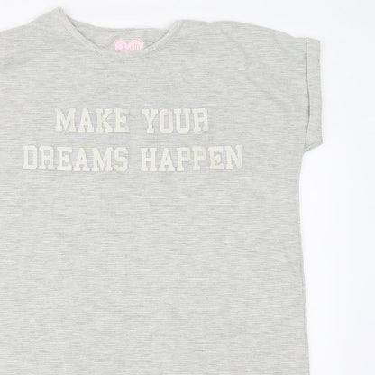 Close-up detail of F&F girls’ grey basic t-shirt, size 12-13, years