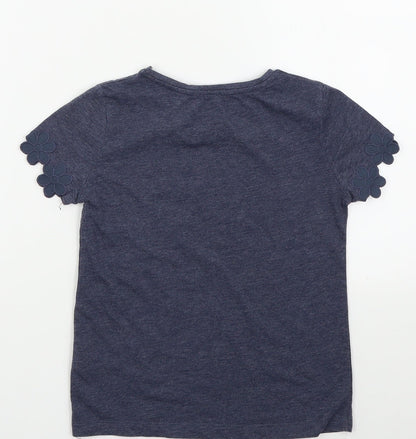 Back view of F&F girls’ grey basic t-shirt, size 8-9, years