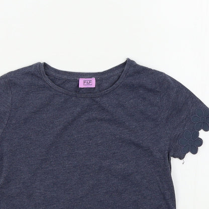 Close-up detail of F&F girls’ grey basic t-shirt, size 8-9, years