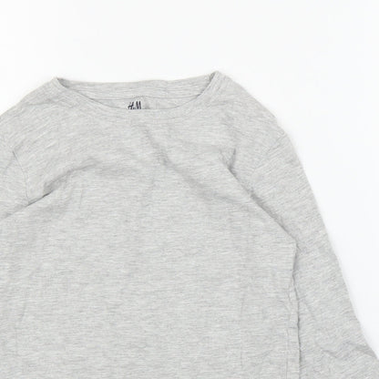 Close-up detail of H&M girls’ grey basic t-shirt, size 7, years
