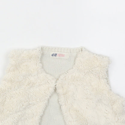 Close-up detail of H&M girls’ ivory basic jacket jacket, size 3-4, years