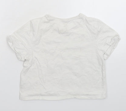 Back view of F&F girls’ white basic t-shirt, size 9-10, years