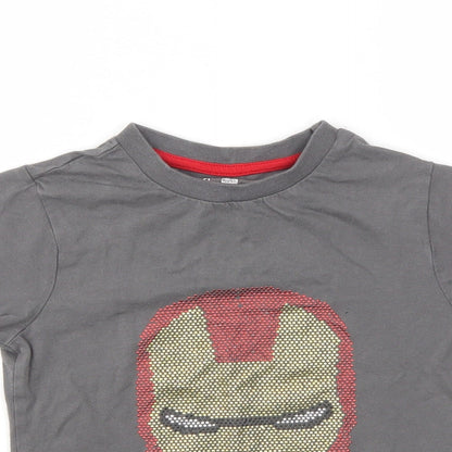 Close-up detail of Avenger boys’ grey geometric basic t-shirt, size 5, years