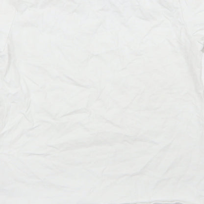 Brand and care label for F&F girls’ white basic t-shirt, size 6-7, years