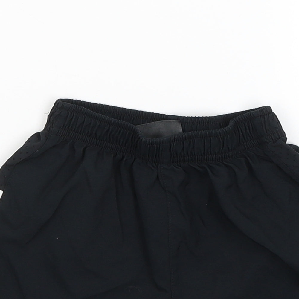 Umbro Boys Black   Sweat Shorts Size 4-5 Years