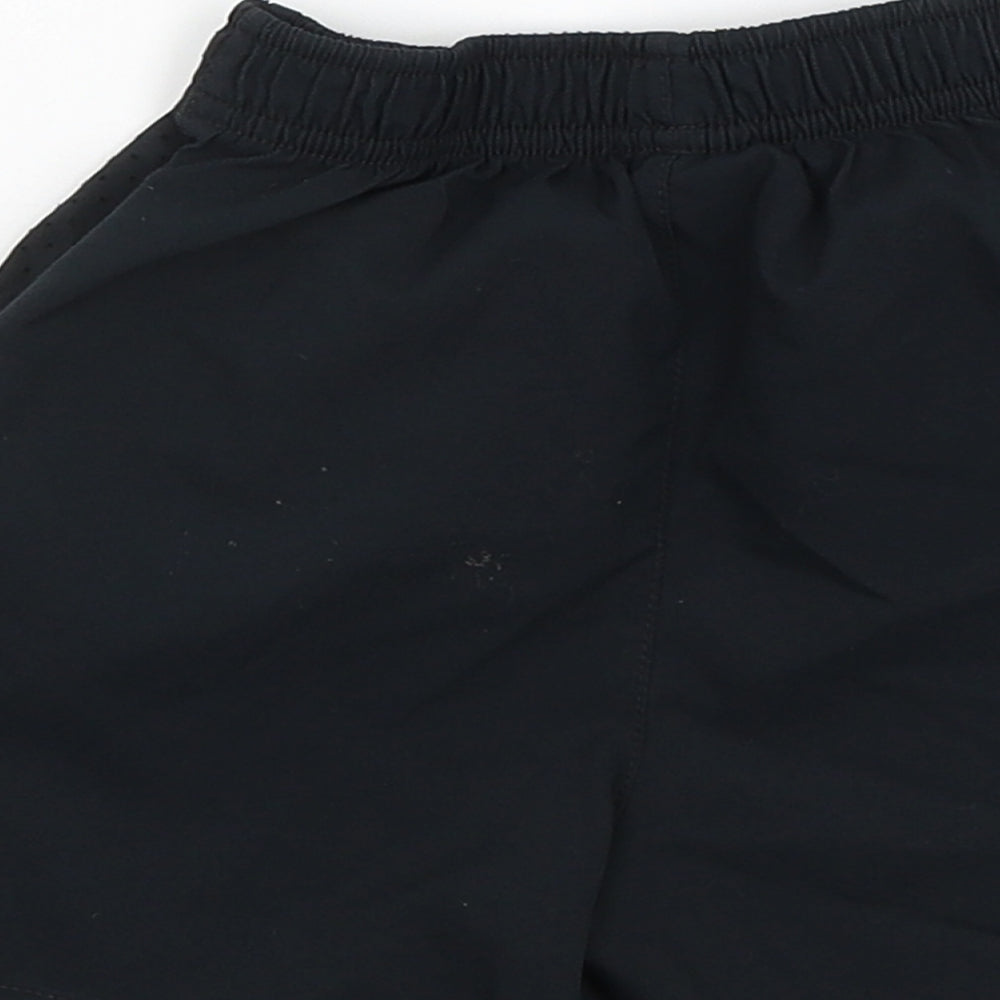 Umbro Boys Black   Sweat Shorts Size 4-5 Years