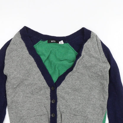 Close-up detail of BDG women’s grey cardigan jumper, size S
