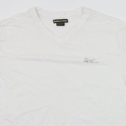 Close-up detail of Atlasformen women’s white basic t-shirt, size L