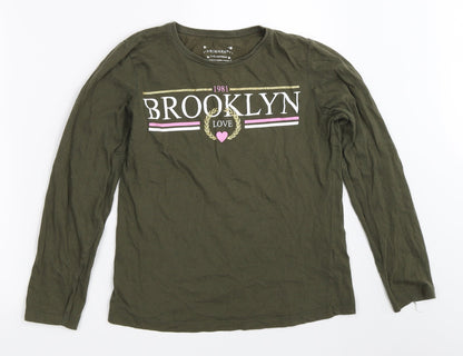 Front view of Primark girls’ green basic t-shirt, size 11-12, years