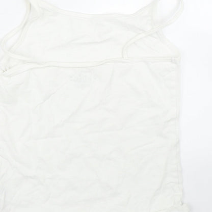 Brand and care label for Pep&Co girls’ white basic tank, size 9-10, years