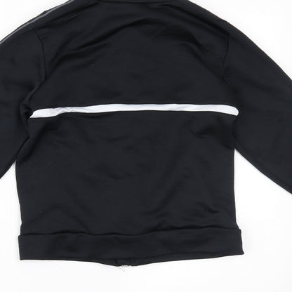 Brand and care label for Umbro boys’ black jacket, size M