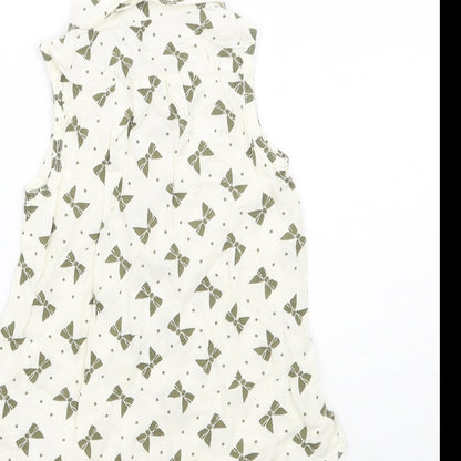 Brand and care label for F&F girls’ ivory geometric basic button-up, size 12-18, months