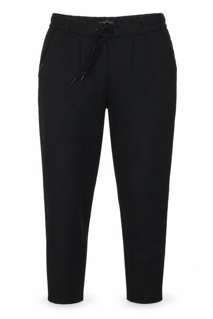 Front view of Only women’s black capri leggings, size M, 20-inch leg