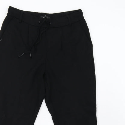 Close-up detail of Only women’s black capri leggings, size M, 20-inch leg