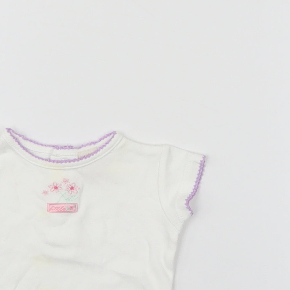 Little bundle Girls White Floral  Basic T-Shirt Size 0-3 Months
