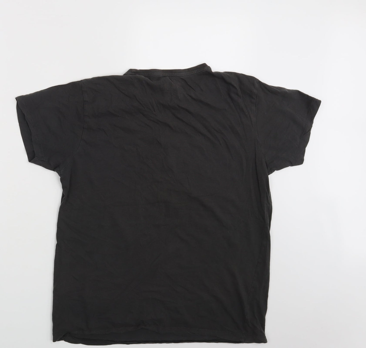 Cedar Wood State Mens Black    T-Shirt Size M  - Rio De Janerio