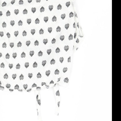 Brand and care label for New Look girls’ white spotted basic tank, size 9, years