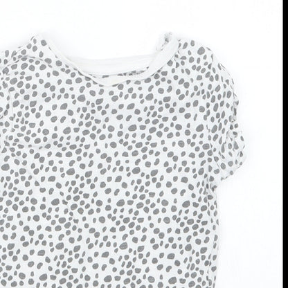 Close-up detail of Tu girls’ black basic t-shirt, size 3-4, years