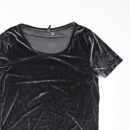 Close-up detail of ASOS women’s silver basic t-shirt, size M