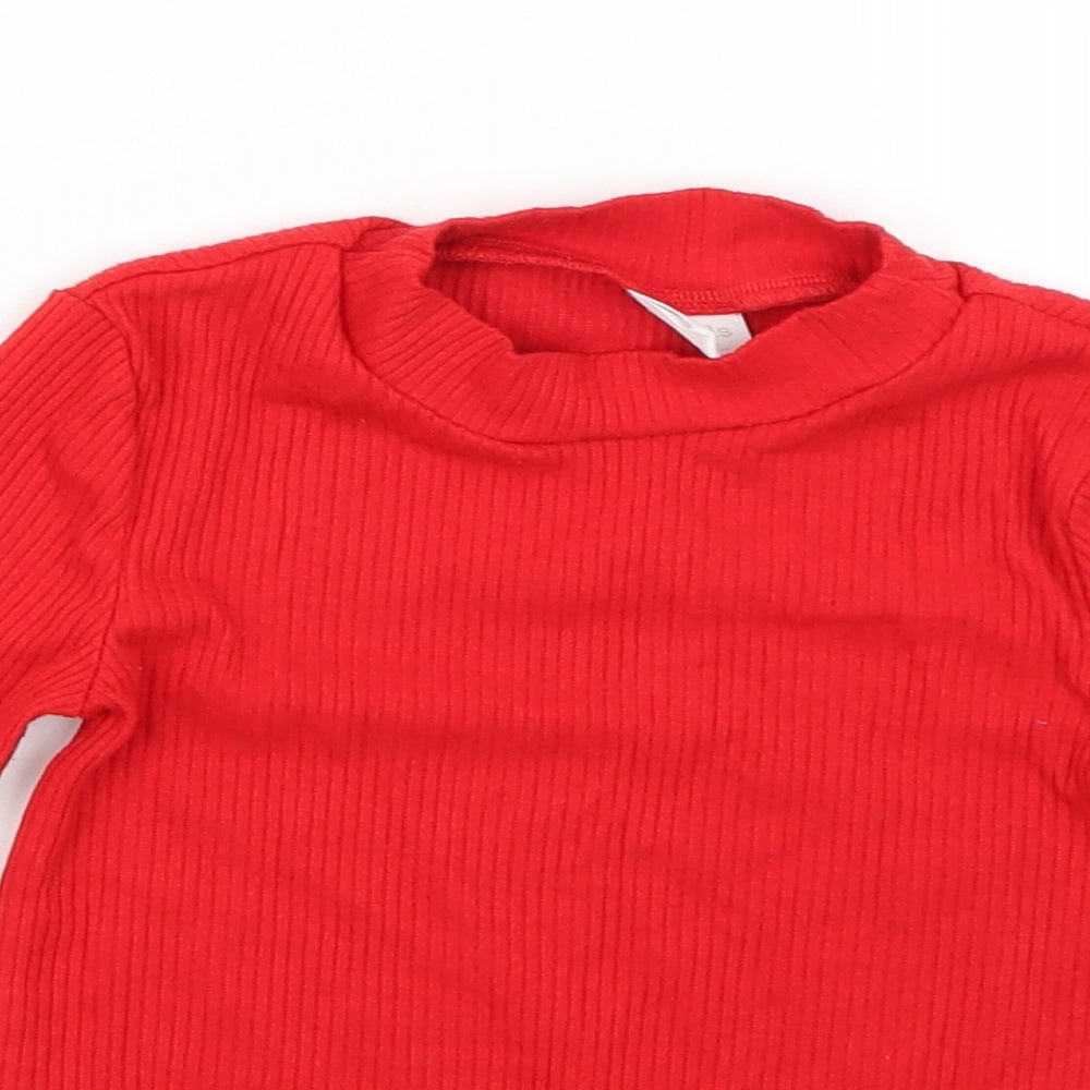Close-up detail of F&F girls’ red basic t-shirt, size 3-4, years