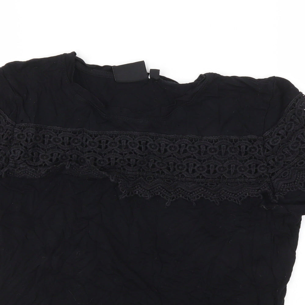 Close-up detail of BE YOU girls’ black basic t-shirt, size 10, years