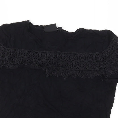 Close-up detail of BE YOU girls’ black basic t-shirt, size 10, years