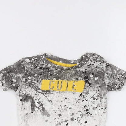 Close-up detail of Primark Baby White Basic T-Shirt, size 6-9, Months