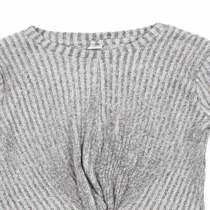 Close-up detail of Tu girls’ grey basic t-shirt, size 9, years