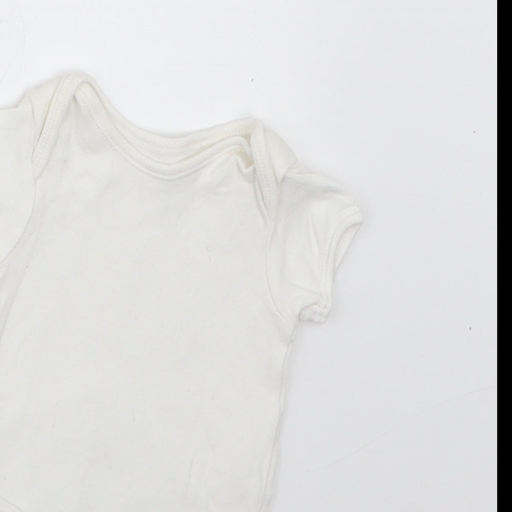 George Baby White   Babygrow One-Piece Size Newborn
