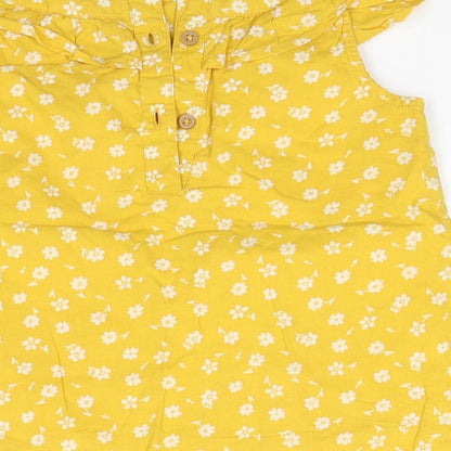 Brand and care label for Primark boys’ yellow a-line, size 24, months