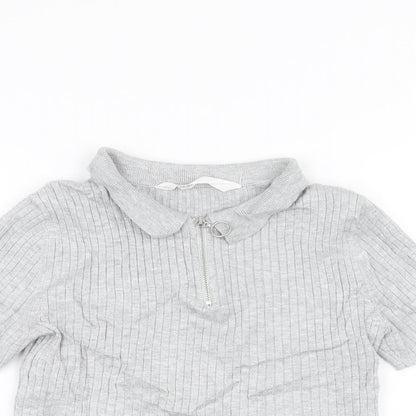 Close-up detail of H&M girls’ grey basic t-shirt, size 11-12, years