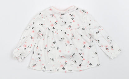 Back view of F&F girls’ white basic t-shirt, size 3-6, months