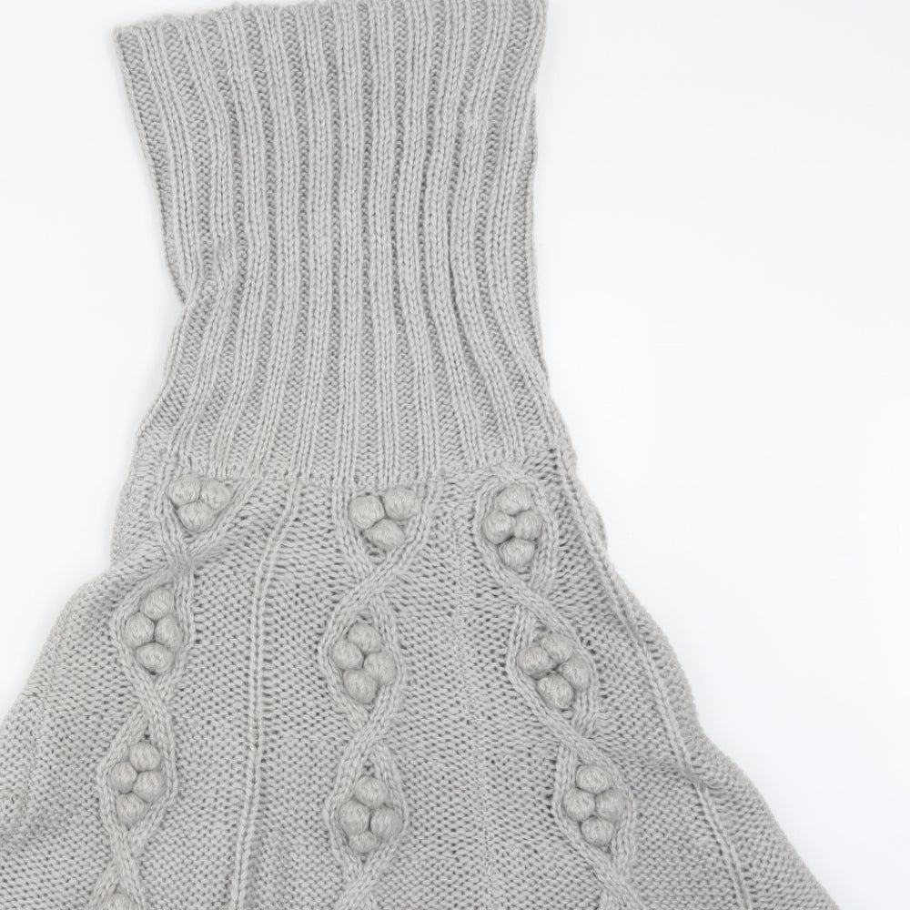 Close-up detail of Papaya women’s grey knit jacket poncho, size L