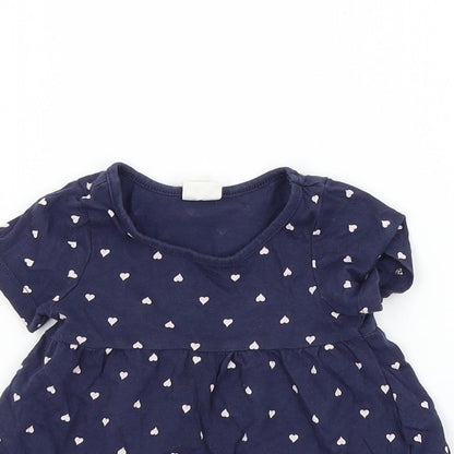 Close-up detail of H&M girls’ blue colourblock basic t-shirt, size 3-6, months