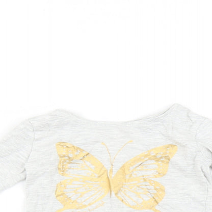 Close-up detail of Primark Baby Grey Basic T-Shirt, size 9-12, Months - Butterfly