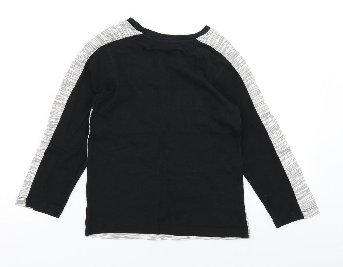Urbn dept Boys Black Colourblock  Basic T-Shirt Size 7 Years