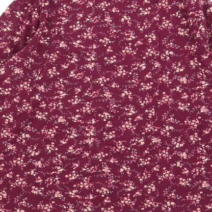 Brand and care label for M girls’ red floral basic t-shirt, size 8, years