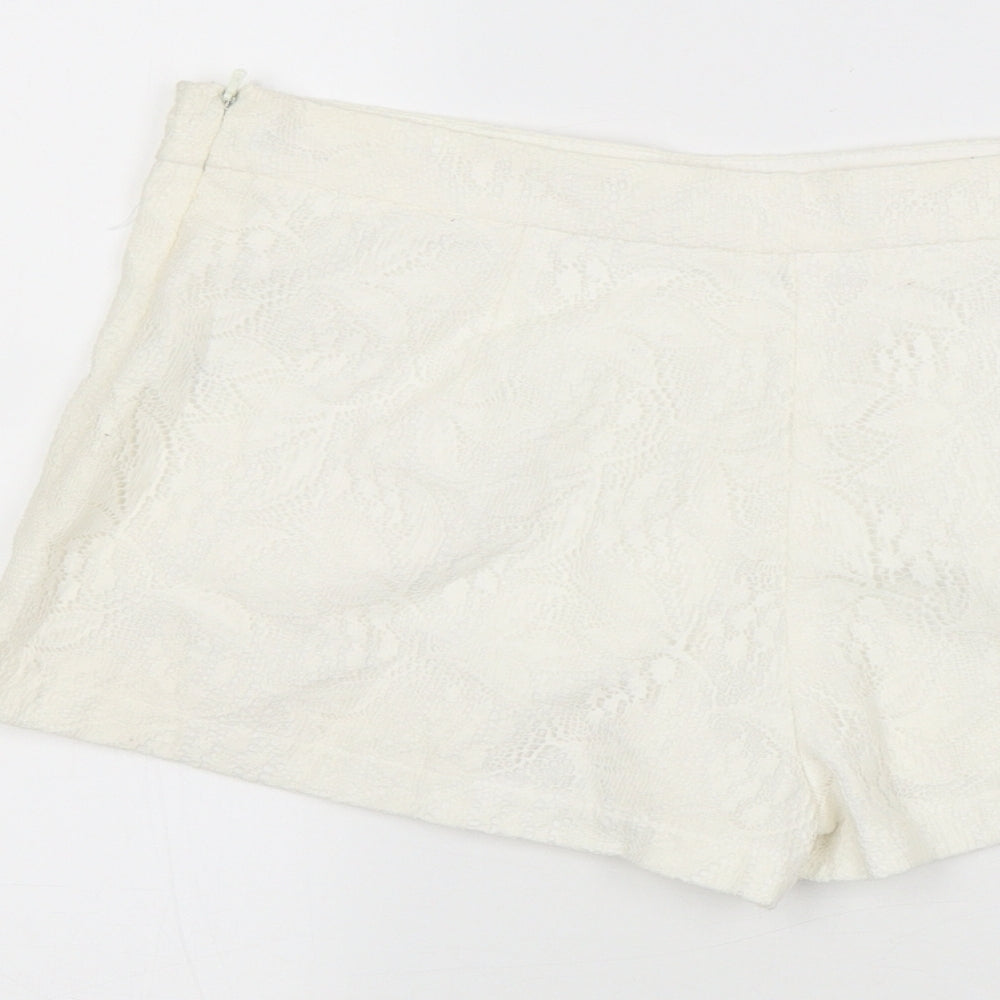 Preworn Womens White   Cut-Off Shorts Size 8