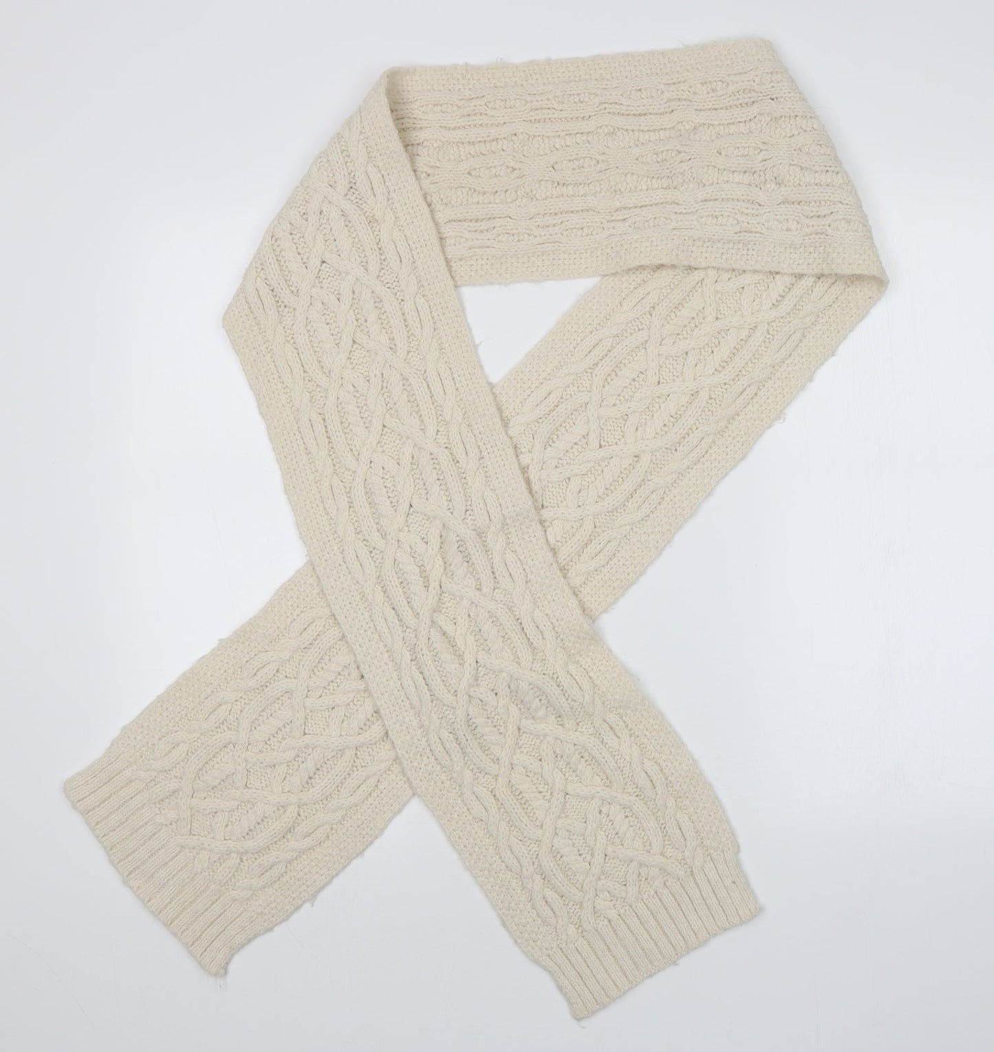 Preworn Unisex White  Knit  Scarf