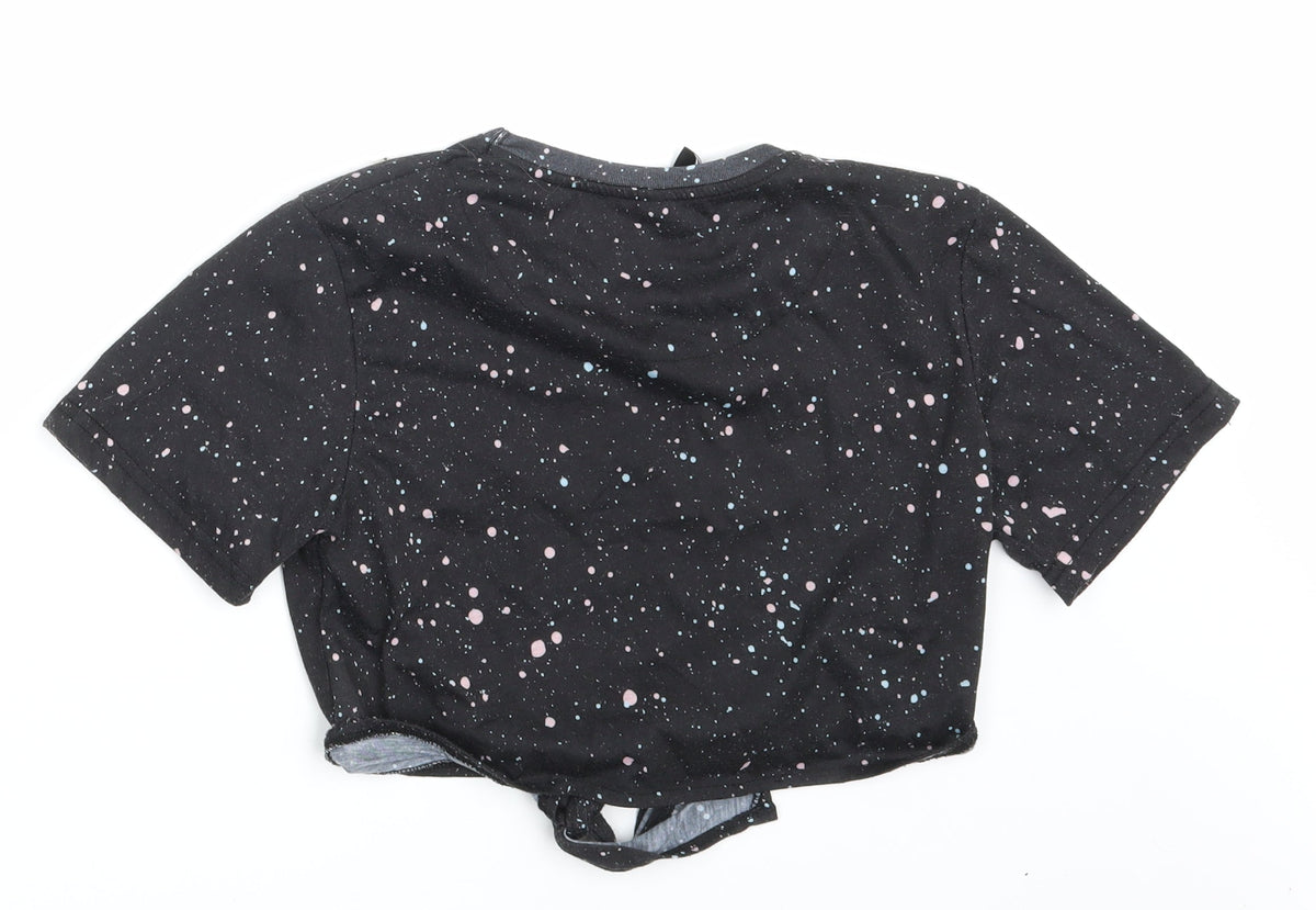 Back view of Closure girls’ black spotted basic t-shirt, size 12-13, years