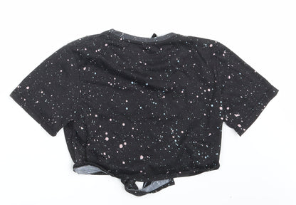 Back view of Closure girls’ black spotted basic t-shirt, size 12-13, years