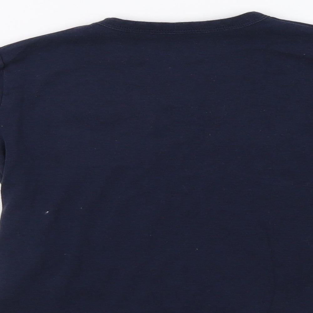 Brand and care label for Gap girls’ blue basic t-shirt, size 5, years