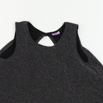 Close-up detail of F&F girls’ grey basic tank, size 10-11, years