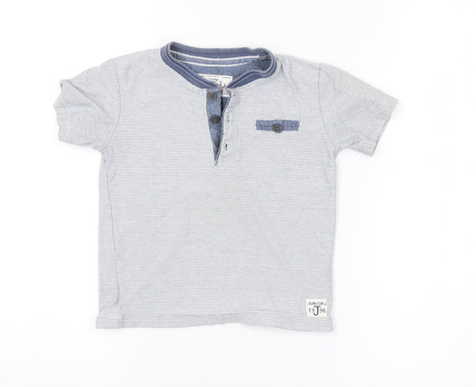 Preworn Boys Blue Striped  Basic T-Shirt Size 4-5 Years
