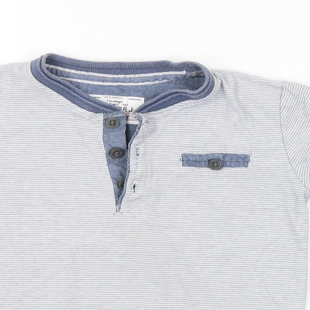 Preworn Boys Blue Striped  Basic T-Shirt Size 4-5 Years