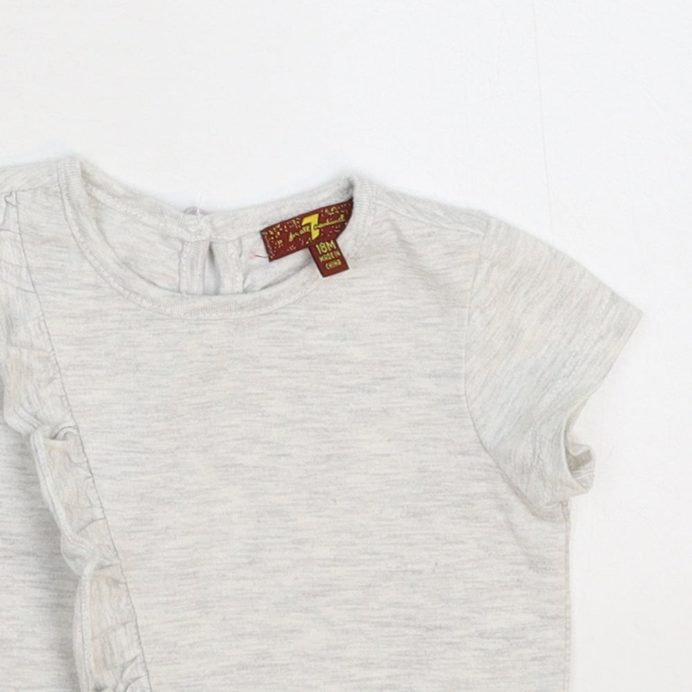 Close-up detail of 7 For All Mankind girls’ grey basic t-shirt, size 18-24, months