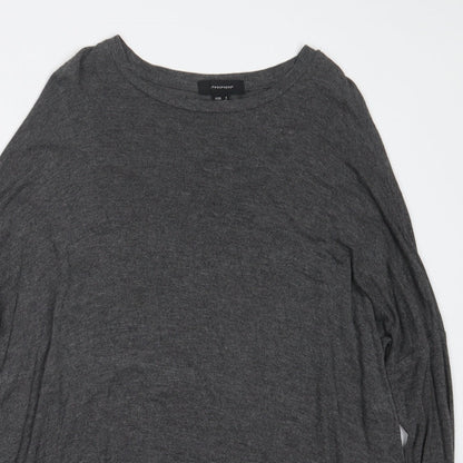 Close-up detail of Atmosphere women’s grey basic t-shirt, size UK 8