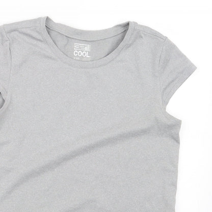 Close-up detail of 32 Degrees girls’ grey basic t-shirt, size 9-10, years