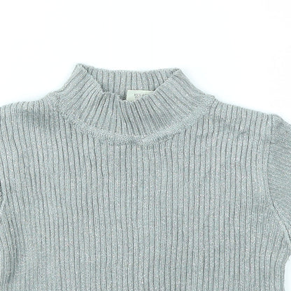 Close-up detail of Girl girls’ grey basic t-shirt, size 7-8, years
